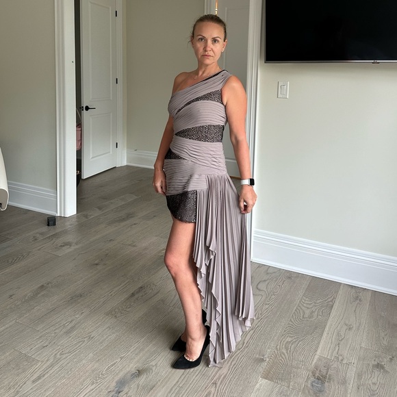 BCBG MAXAZRIA Runway mini dress with black lace pleated tail - Picture 4 of 15